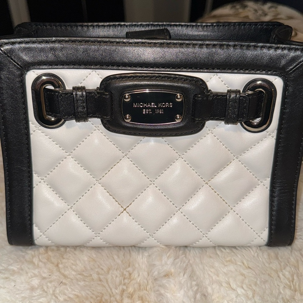 Michael Kors back and white leather crossbody